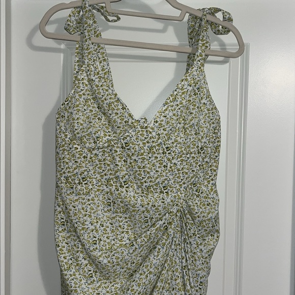 Pretty Little Thing Dress NWT - Picture 2 of 7